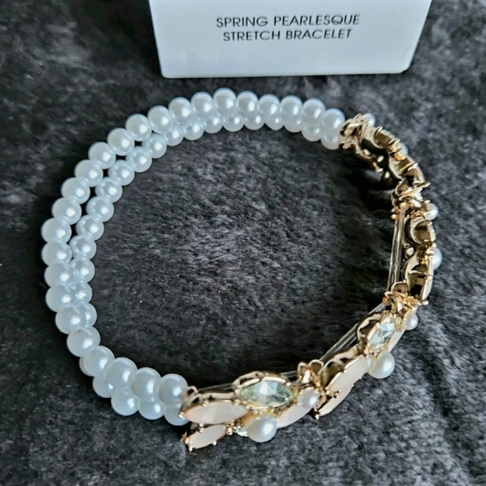 Spring Pearlesque Stretch Bracelet - Picture 5 of 5